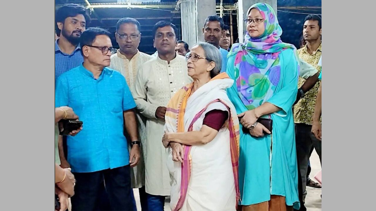 কুড়িগ্রামে কেন্দ্রীয় কালী মন্দির পরিদর্শন করলেন উপদেষ্টা ফরিদা আখতার